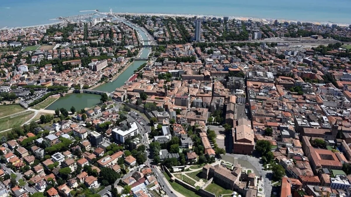 Démographie Rimini 2023-2025 : pourquoi la ville gagne des habitants quand Milan et Rome en perdent