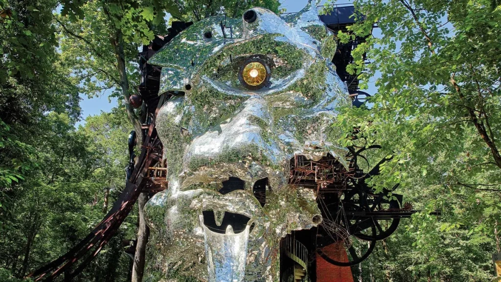 Le Cyclop de Milly-la-Forêt : l&rsquo;œuvre géante à 1h de Paris que personne n&rsquo;attendait en forêt