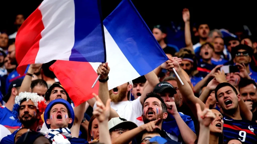 Supporters France Coupe du Monde : les 8 profils qui envahissent votre salon cet été
