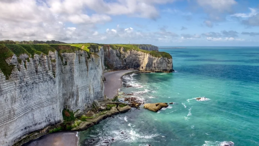 Plages en Train depuis Paris : 4 Escapades Normandes et Bretonnes en Moins de 3h30
